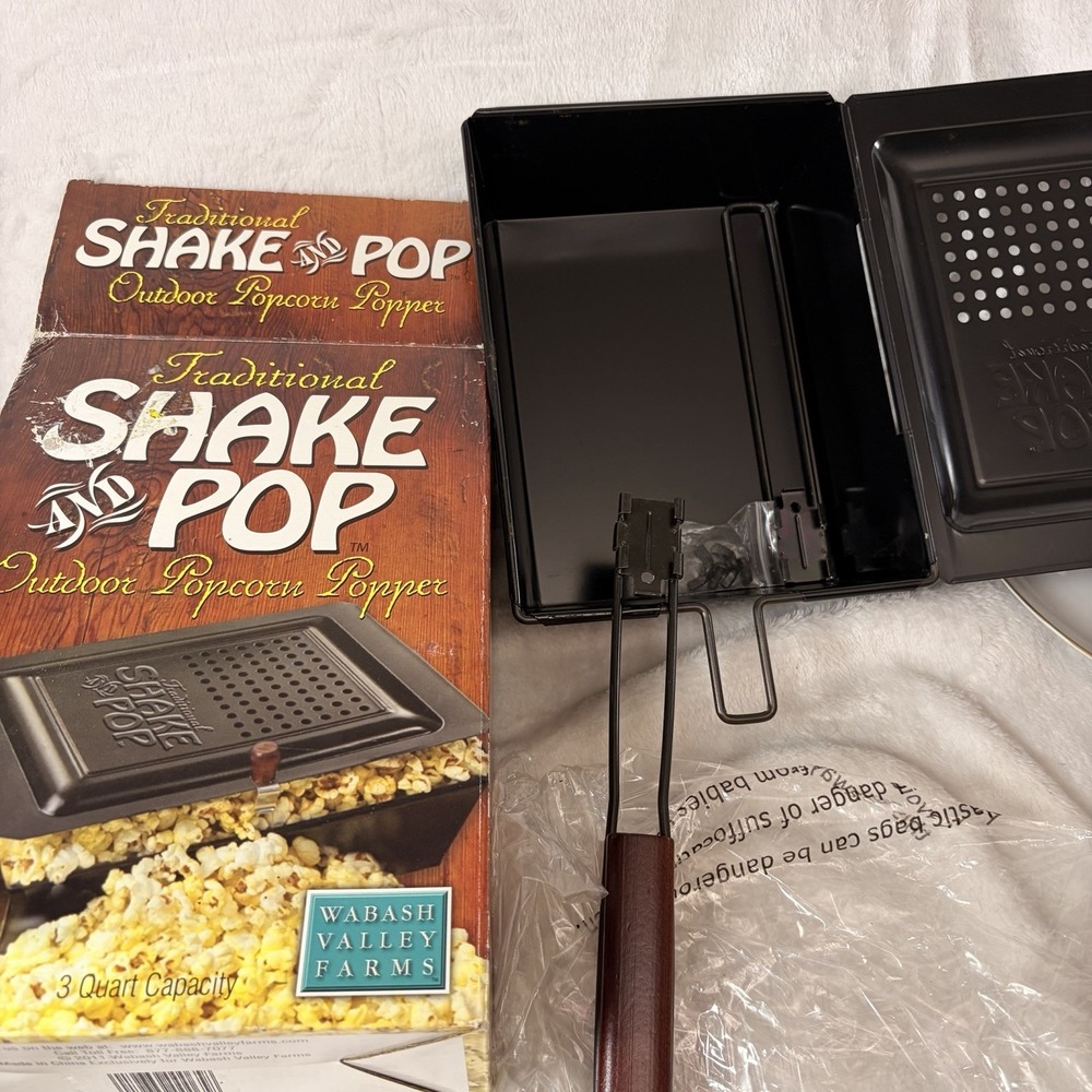 Traditional Shake and Pop Campfire Popcorn Popper  Long Handle 3 Quarts Open Box